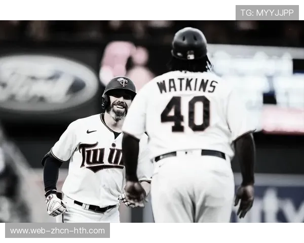 MLB外野轰出大号全垒打主场观众欢声雷动